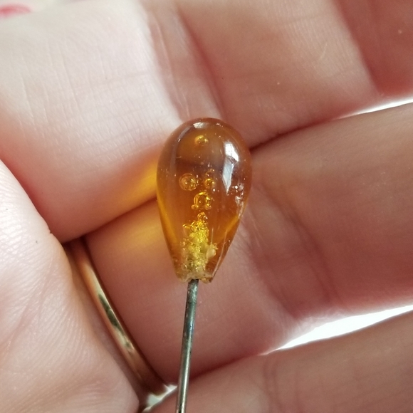 Vintage yellow glass stick pin silver tone stickpin hat pin brooch - Picture 3 of 9